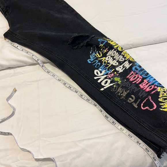 Distressed High Rise Jeans Size 9 - Picture 8 of 10